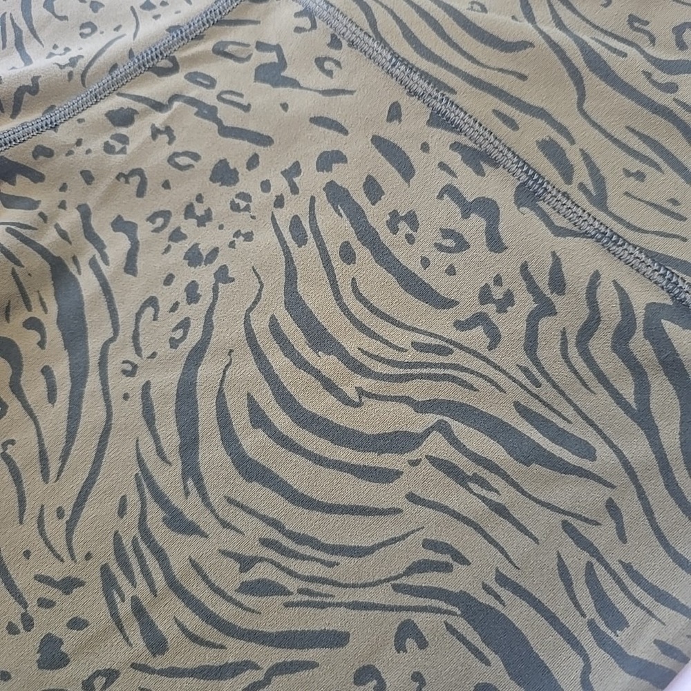 Athleta Tights Transcend 7/8 Length Sz XL Green Animal Print Disney Bounding - Picture 2 of 8